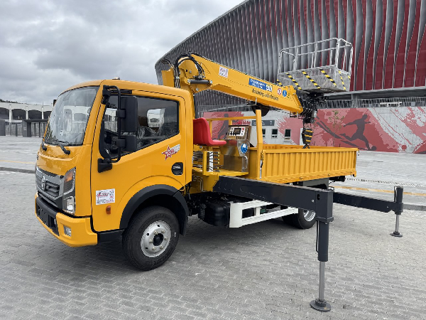 Автовышка 20 метров с кран-манипулятором 3 в 1